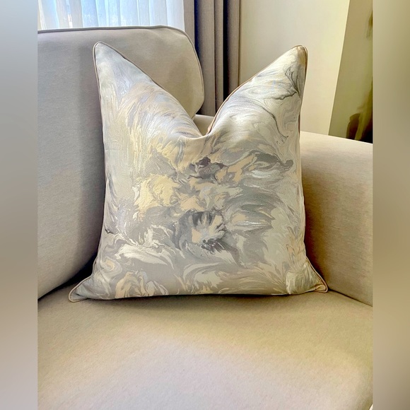 Luxury Champagne and silver waves glam pillow. Size. 22x22 inch - Picture 11 of 11
